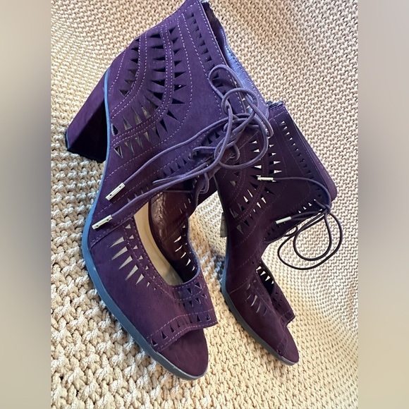 Burgundy heel boots - Picture 3 of 10